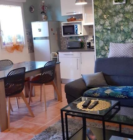 Les Romarins Appartement Climatise Ла Сен-сюр-Мер Екстериор снимка