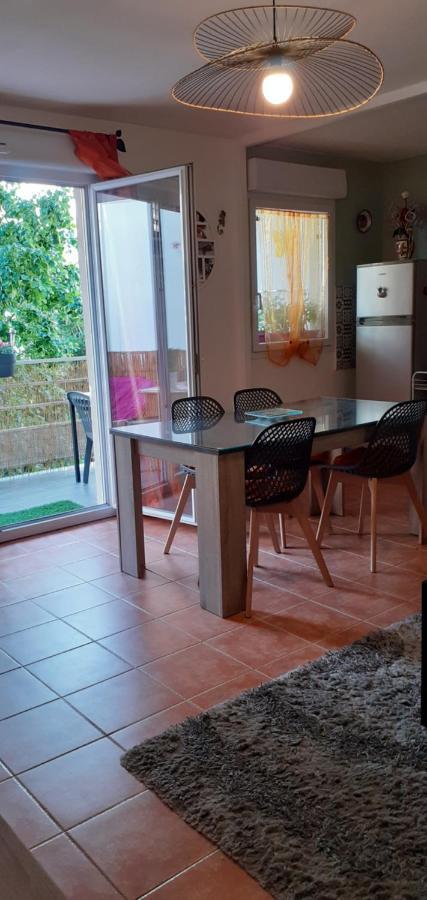 Les Romarins Appartement Climatise Ла Сен-сюр-Мер Екстериор снимка